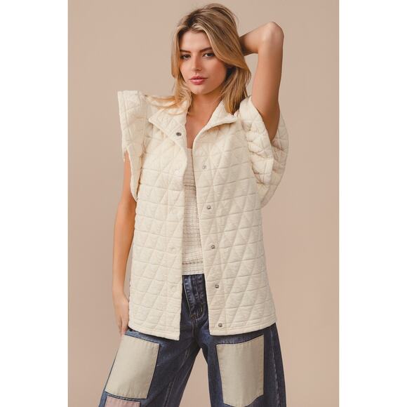 BiBi Diamond Print Ruffle Sleeves Pocket Oversized Quilted Vest Jacket | Oatmeal - Picture 4 of 8